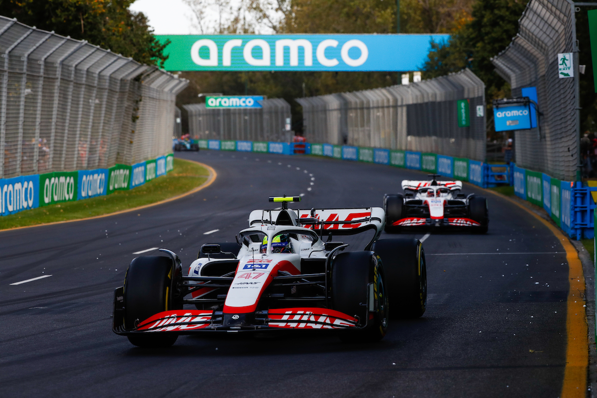 F1ビッグチームが躍進した小さな「白いフェラーリ」に疑念。ルール明確化をFIAに要求