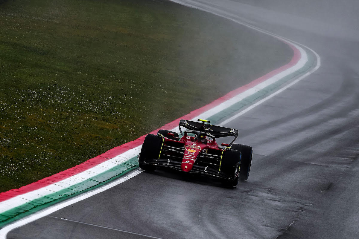 【FP1レポート】雨のイモラでフェラーリのルクレール＆サインツが驚速！チームの地元で角田が9番手