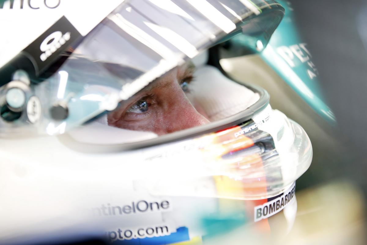 引退発表で気が楽になったというベッテル、初日7番手「競争力があったように見えるけれどクルマはまだかなり難しい」ファンのためにショーを見せたい