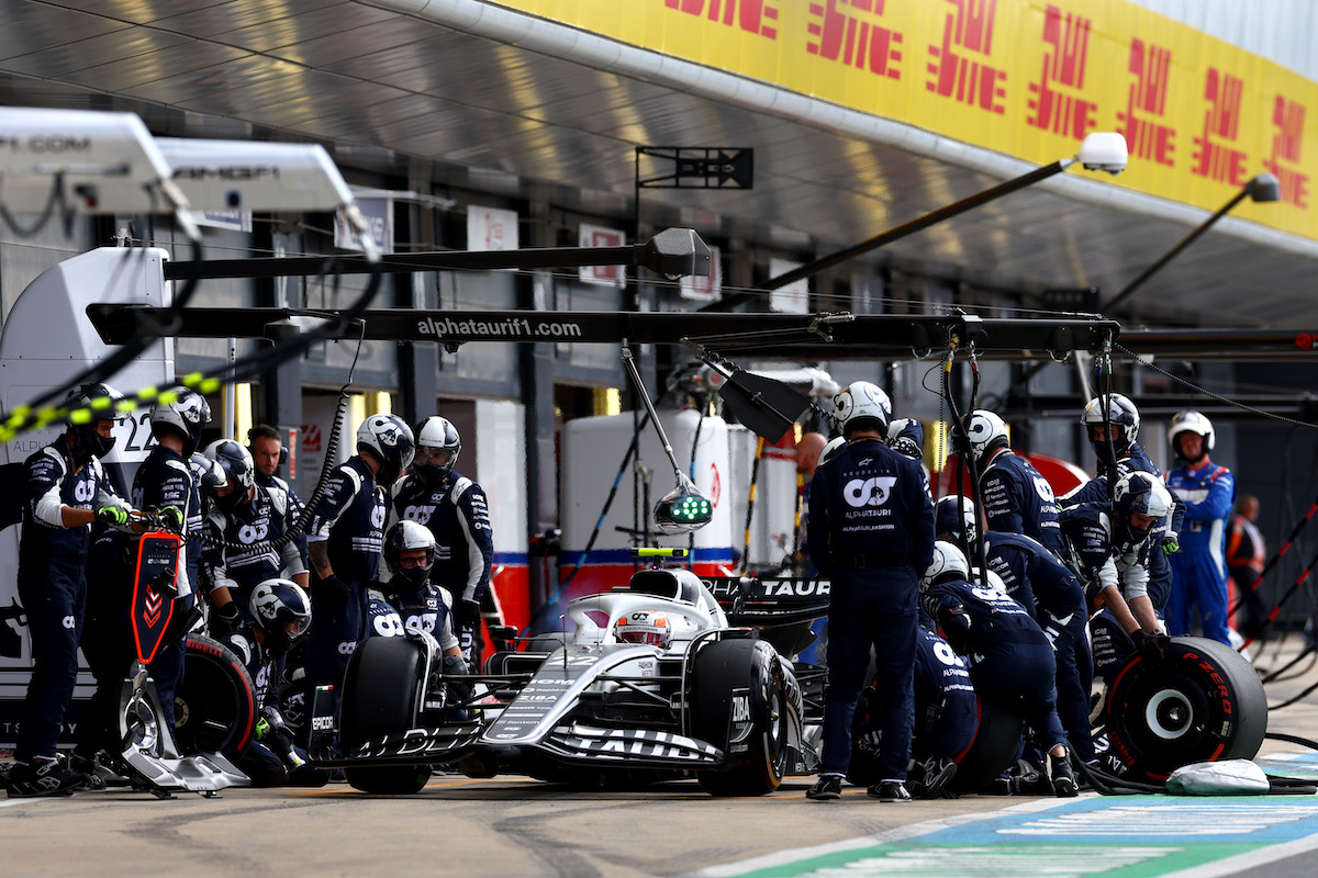 アルファタウリF1技術責任者「角田裕毅の動きはベストではなかったから話し合う」ポイントを“捨てて”しまい残念