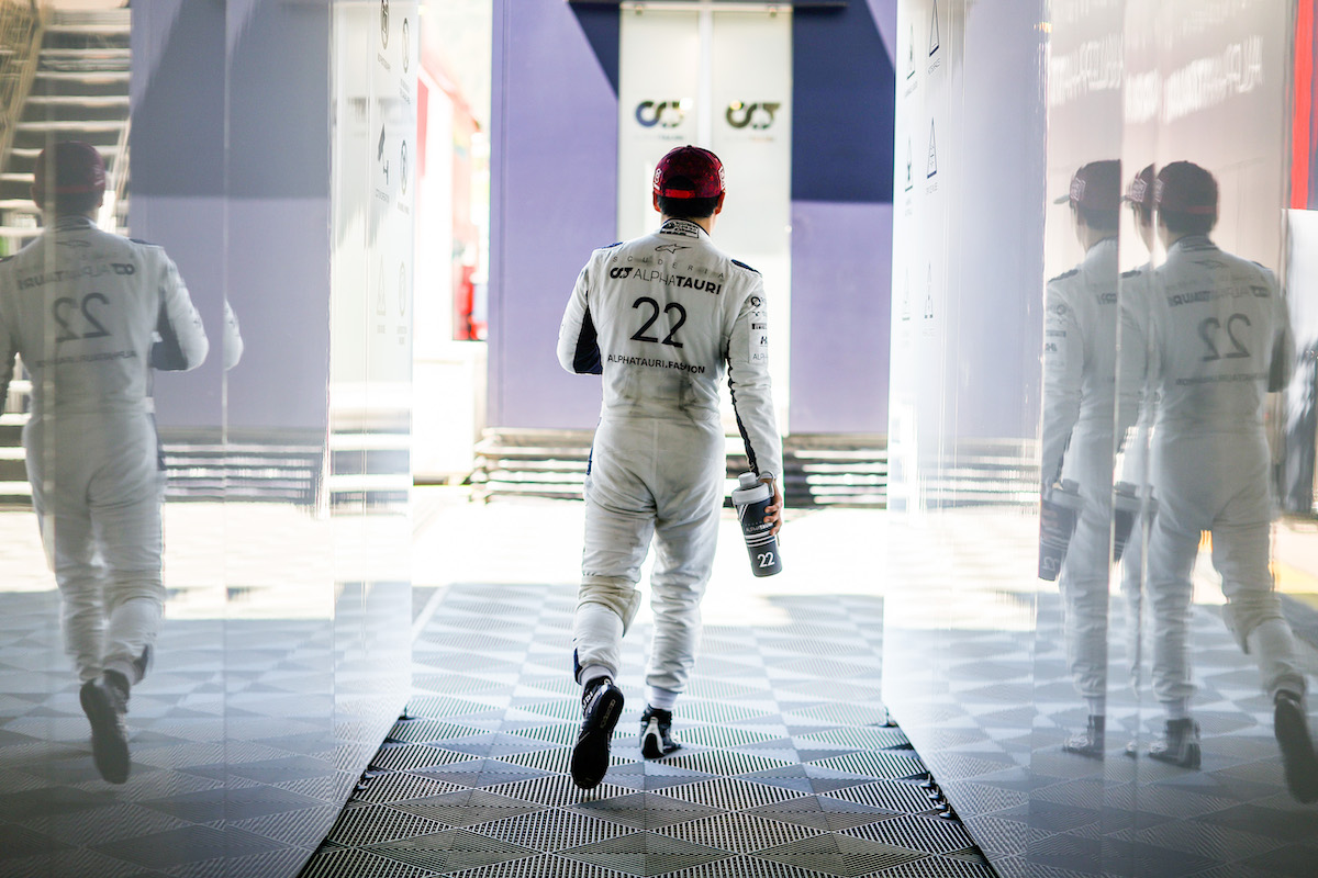 角田裕毅「クルマに満足していただけに本当に残念」ターン1で大きくスナップ