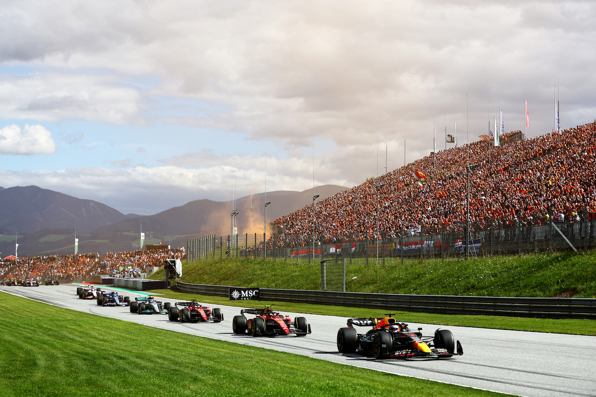 レッドブルF1代表「序盤に逃げてコントロールするのが戦略だった」オレンジ・アーミーの応援に感謝