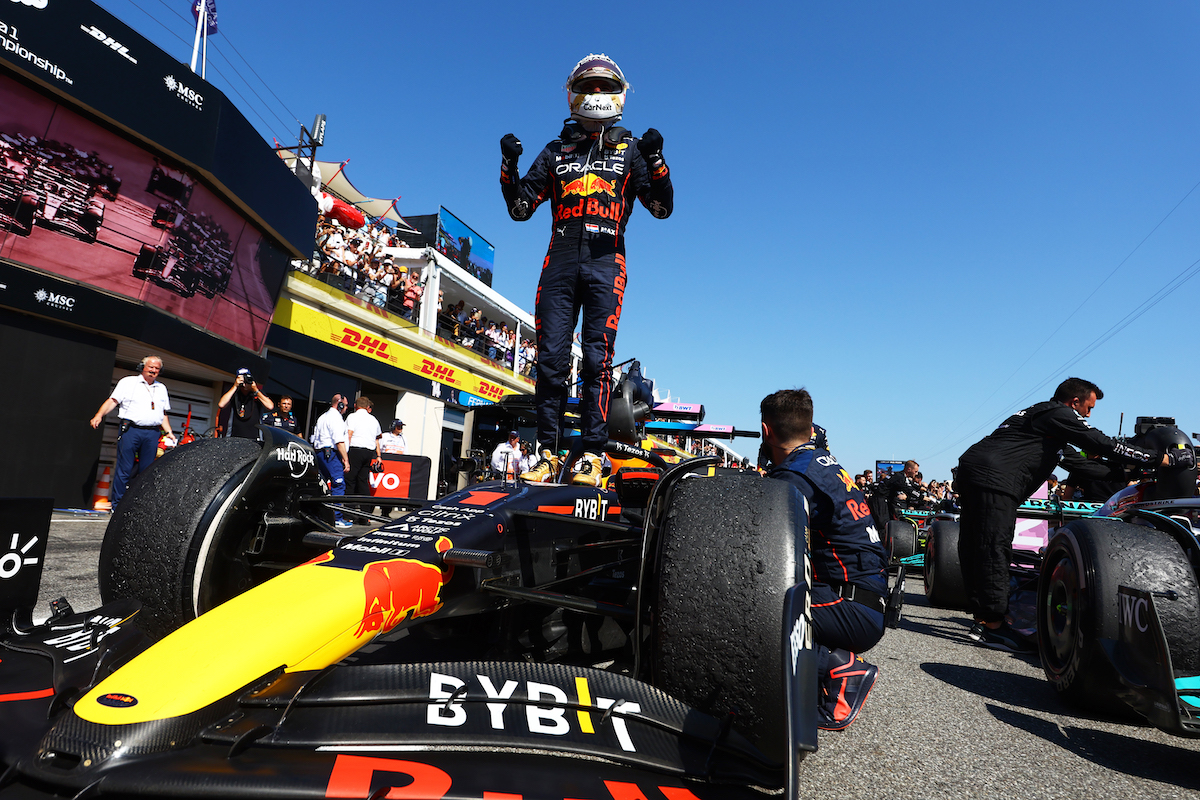 フェルスタッペン今季7勝目！ルクレールの無事を喜びつつ「2台とも速かったから楽しいレースになったはず！」もう一度ピットは入れなかった？戦略についても明かす