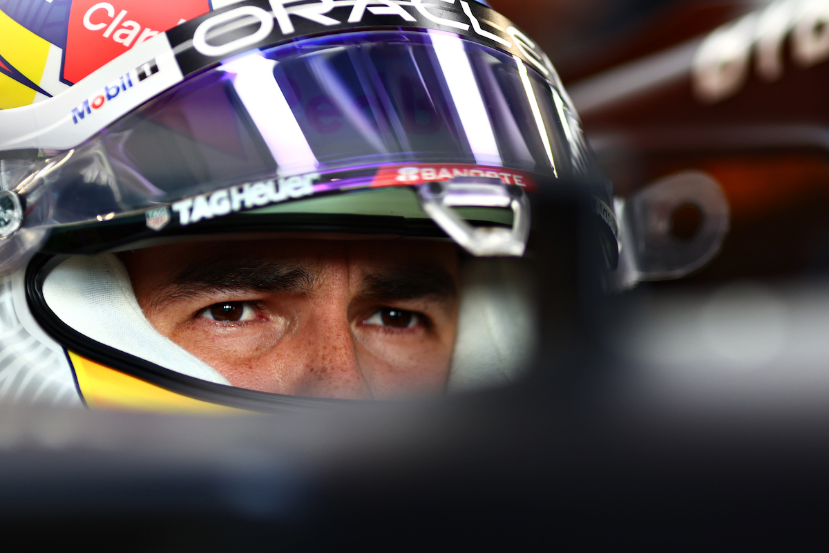 ペレス、トラックリミット違反とトラフィックでうまくいかず「まだマシンのフィーリングは良くない」レースで挽回目指す