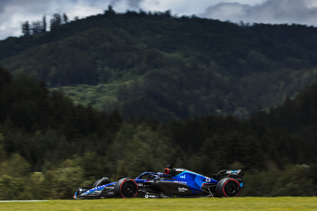 ウィリアムズF1のアルボン･･･スタートの混乱、「厳しすぎる」5秒ペナルティ、ベッテルと接触「明日は反撃する」