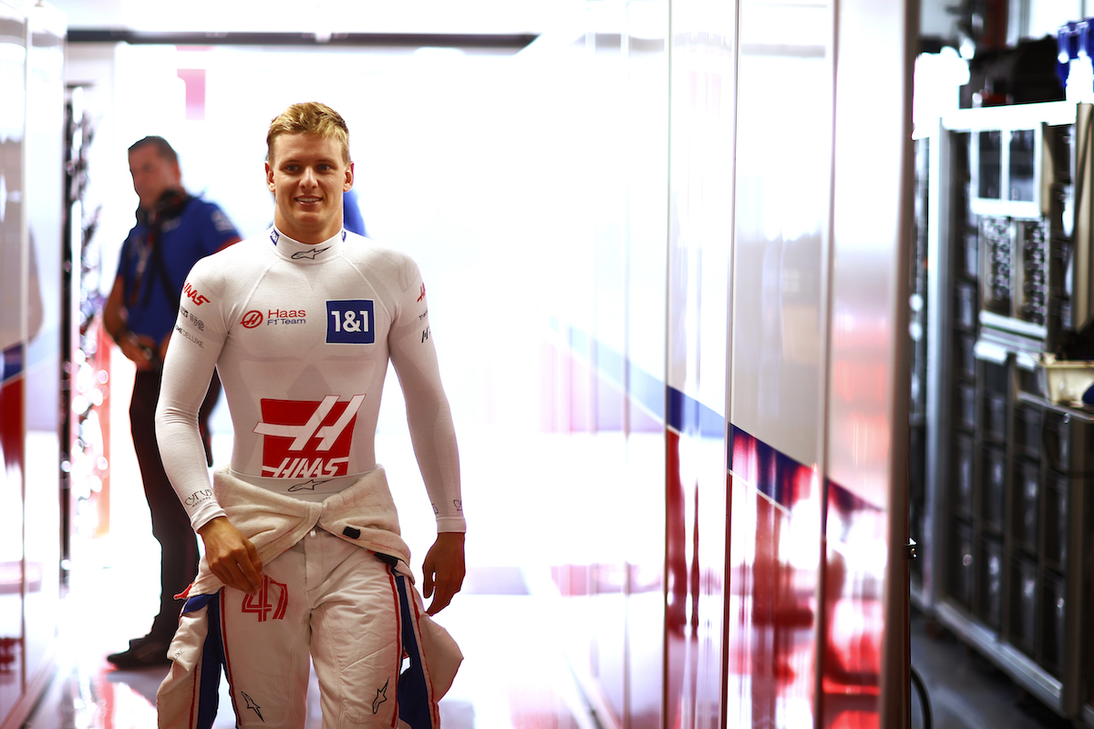 シューマッハは「批判を受け止めるべき」と父の最強ライバルだったハッキネン「父と同じことをしないと」