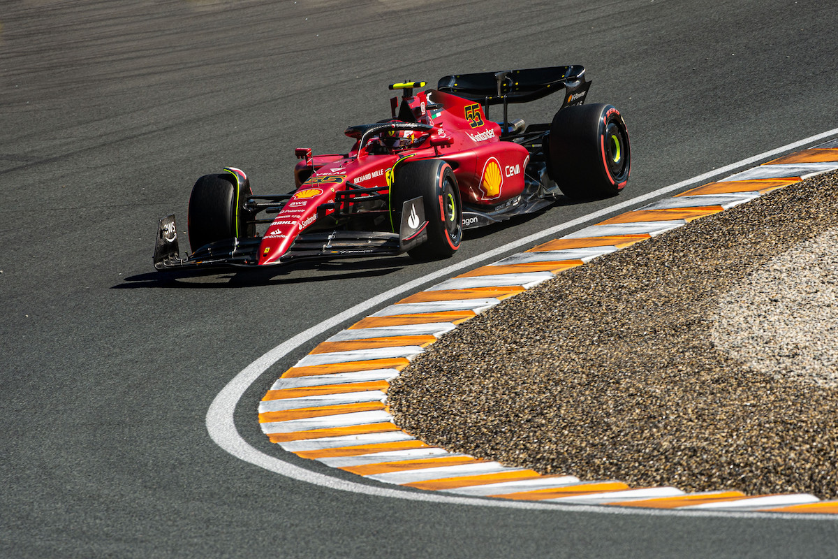 サインツ、0.092秒差の予選3番手「今シーズンの予選の中でも僅差のバトル」大接戦の中フェラーリの戦略はいかに