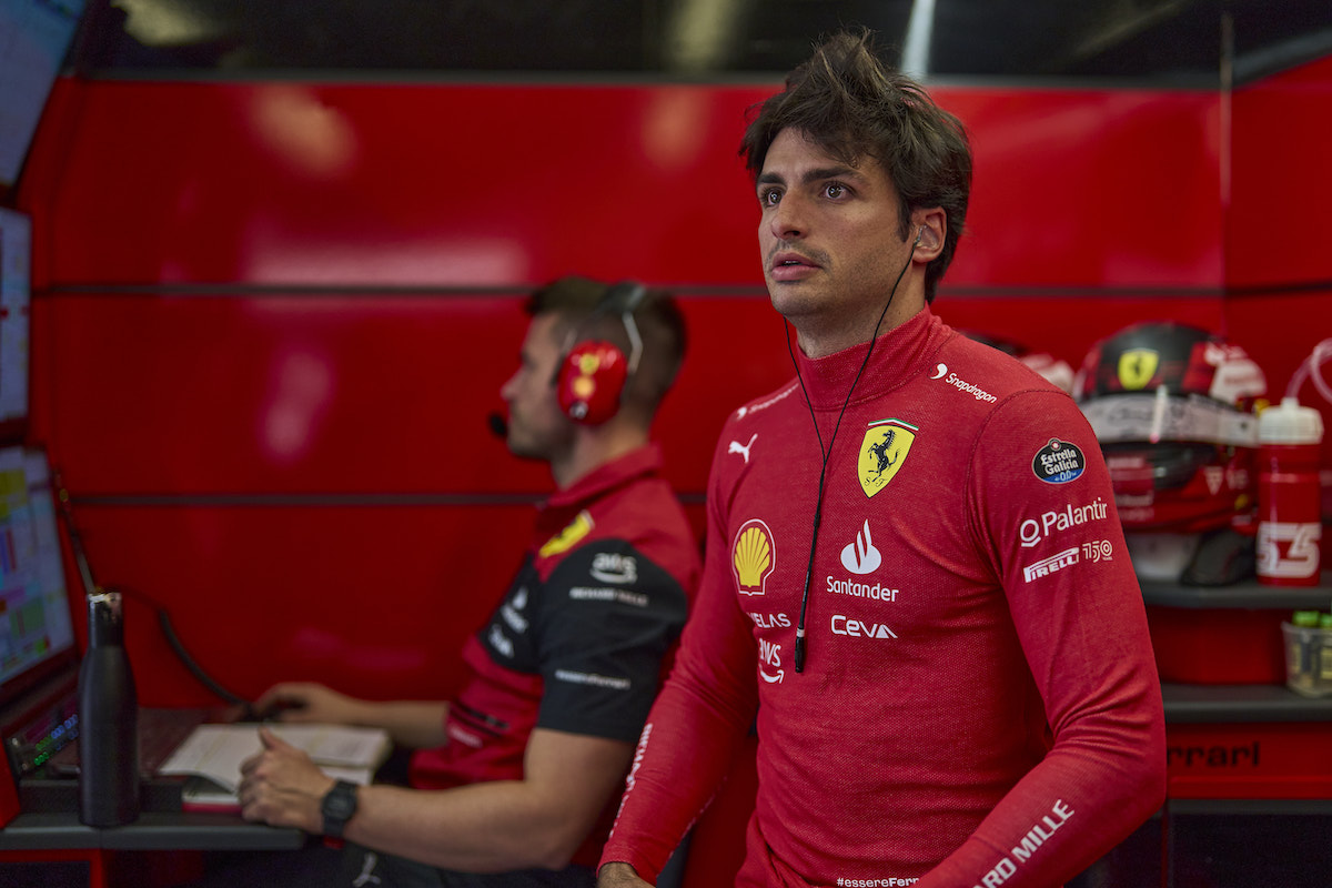 【F1アメリカGP】すでに2回のセーフティカーで波乱！ポールポジションのサインツがいきなりリタイア！アロンソ、宙に舞う大クラッシュもレース復帰