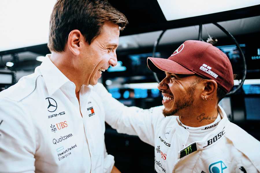 “やる気十分”のハミルトン、メルセデスF1チーム代表に“5年契約”を提案。しばらく引退はない？