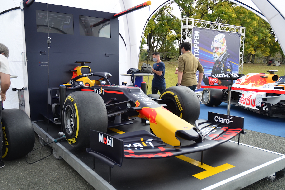 F1タイヤ交換体験に行列！2台の「ありがとう」F1カーやお笑いコンビ錦鯉、ジャルジャルが万博記念公園に登場／レッドブル・ボックス・カート大阪2022