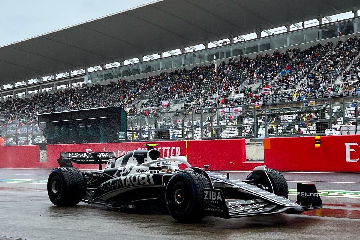 【FP1：F1日本GP】角田裕毅、F1ドライバーとして初コースイン！エンジンカウルには「HONDA」