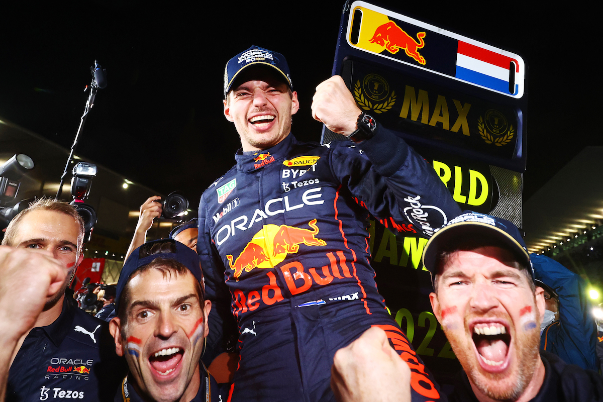 マックス・フェルスタッペンが「5年はF1を支配し続ける」と父ヨスが予想。ペレスもお手上げ「別次元だ」