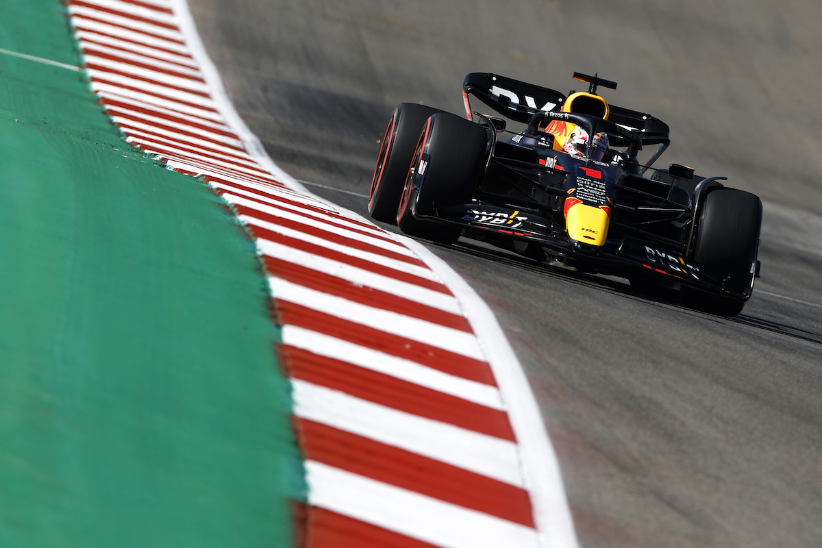 フェルスタッペン「FP1はかなり良かった」ステーキを食べた後にトラックウォークをしてバンプ確認