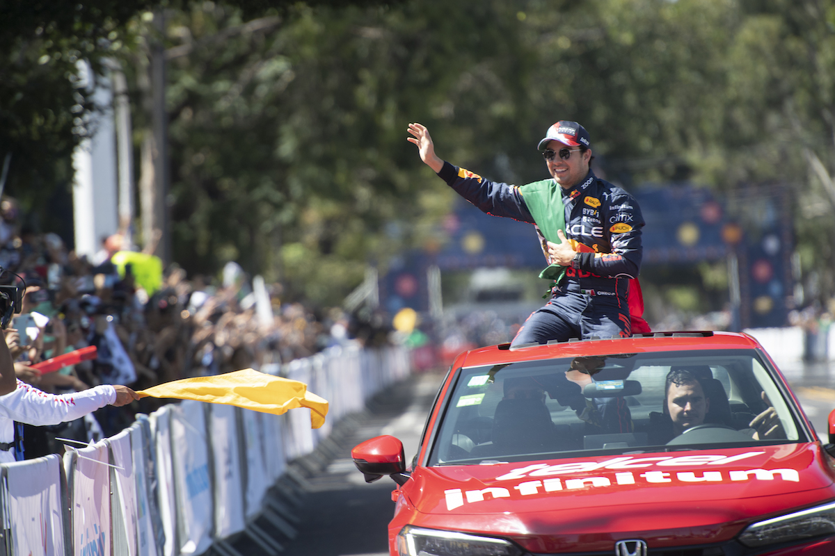 【動画】母国凱旋の英雄ペレスを一目見たい！生まれ故郷にファン13万人超！「超特別。僕のキャリアの中でも最も特別な一日だ」