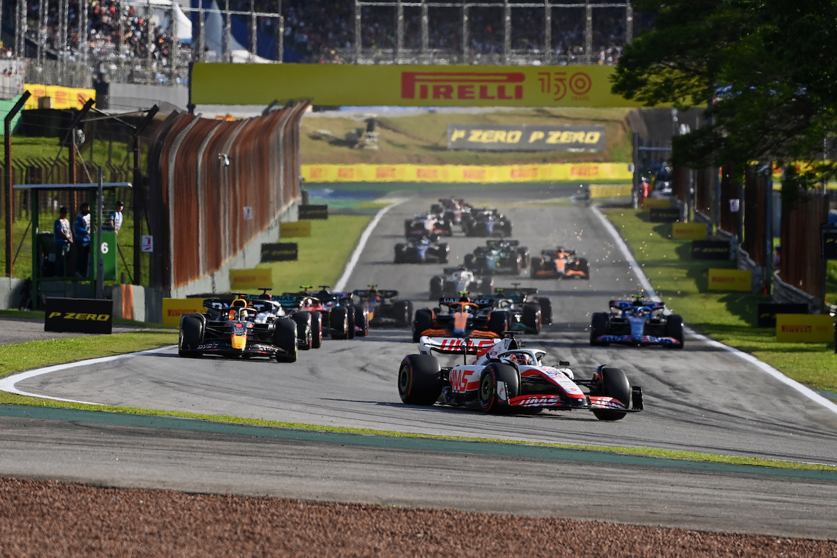 【スプリントレポート：F1サンパウロGP】ラッセルがフェルスタッペンとの見応えあるバトルを制す！サインツ、ハミルトンがトップ3！PPのマグヌッセンは8位で1ポイント獲得！角田裕毅16位