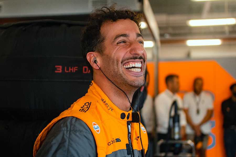 ダニエル・リカルド、2023年F1シーズンのリザーブ契約に向けてメルセデスやレッドブルと交渉中