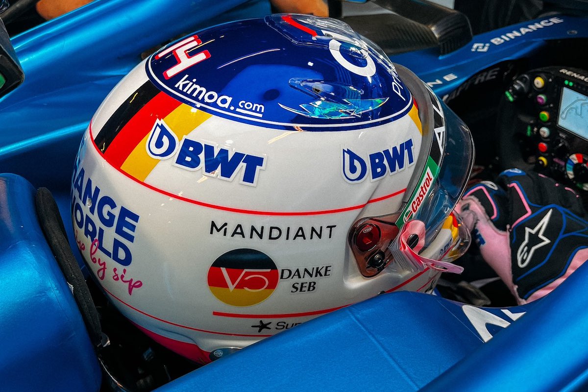 アロンソ、アルピーヌF1で最後のGPに「毎日が最終日」ライバルで友人ベッテルのヘルメットカラーで臨む