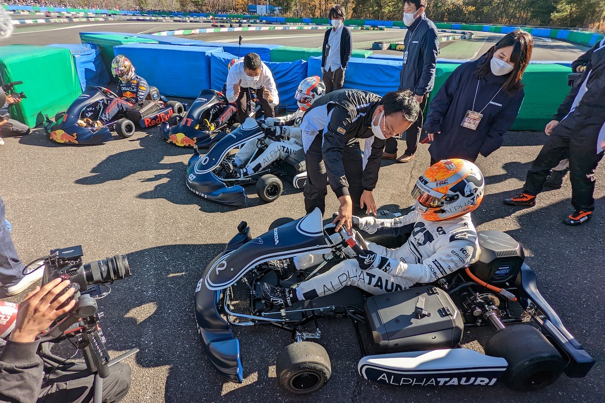 ホンダ製パワーユニット搭載の電動カートお披露目！F1ドライバー4人もその実力に大興奮！