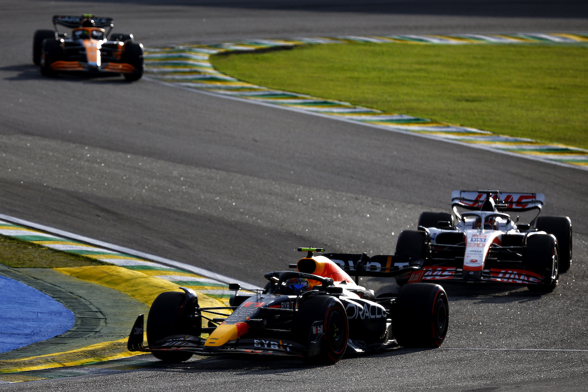 ペレス、レースペースに苦しみ戦えず「メルセデスとフェラーリの後塵を拝している」