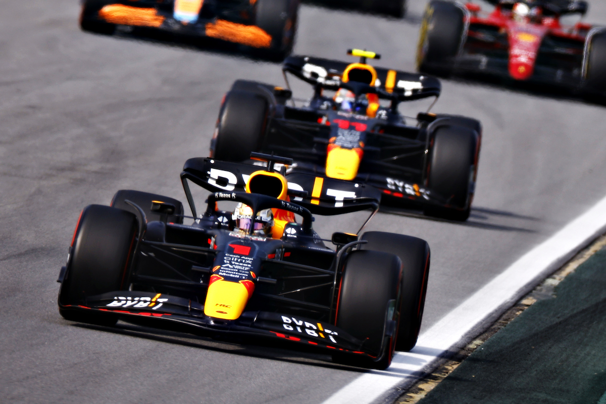 フェルスタッペン「チームで話し合って僕が前に出た。アブダビではチェコが必要なら助けるつもりだよ」