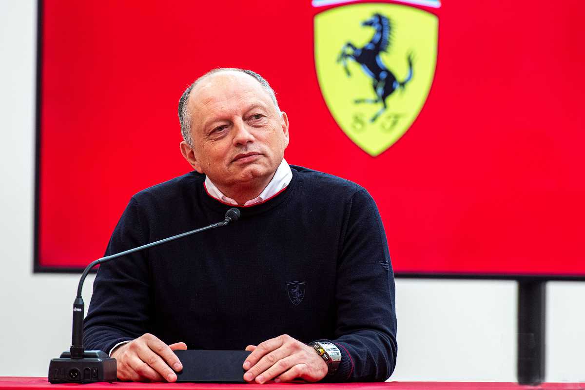 フェラーリの新F1チーム代表がドライバーとの契約問題やエンジン問題についてコメント