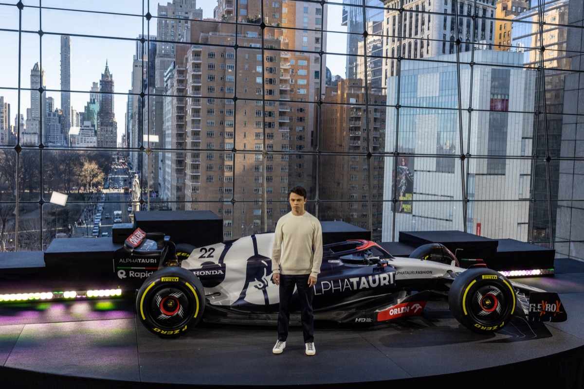 【アルファタウリF1】F1ルーキーのニック・デ・フリース「新車のカラーリングは新作秋冬コレクションにインスパイアされているのがよくわかる」