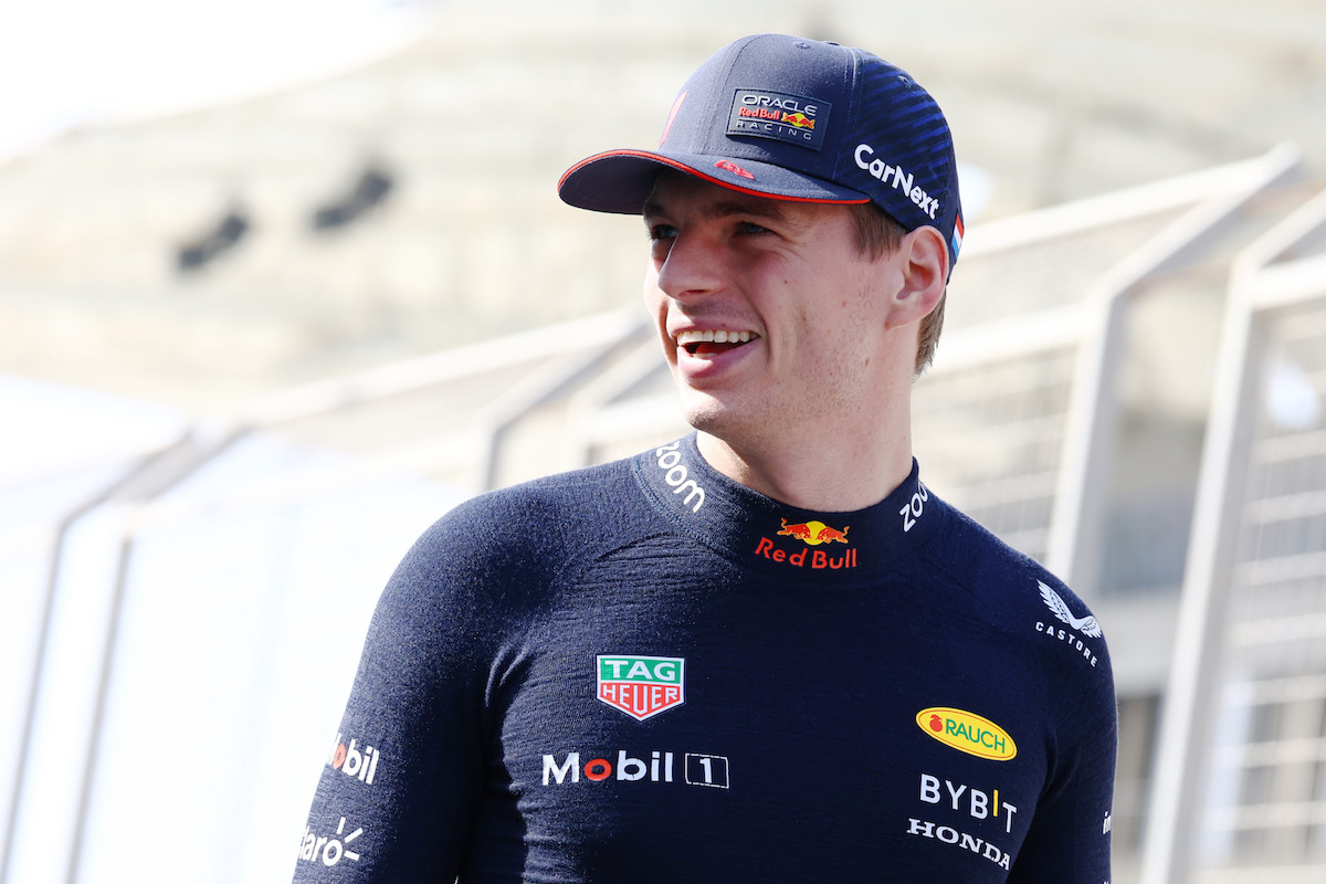 25歳のF1王者フェルスタッペン、20歳の若手ドライバーをスポンサード！