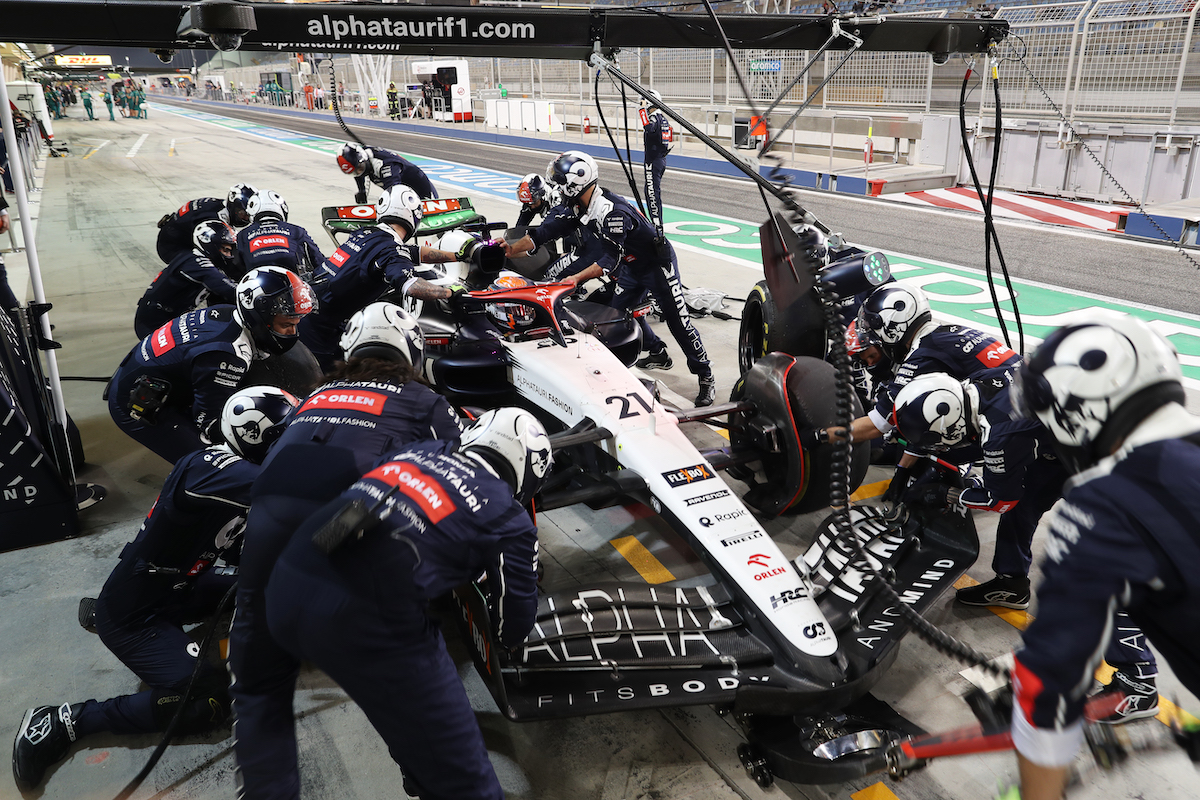 アルファタウリF1のチーフ・レースエンジニア「角田裕毅はレースシミュレーション、デ・フリースは空力と」