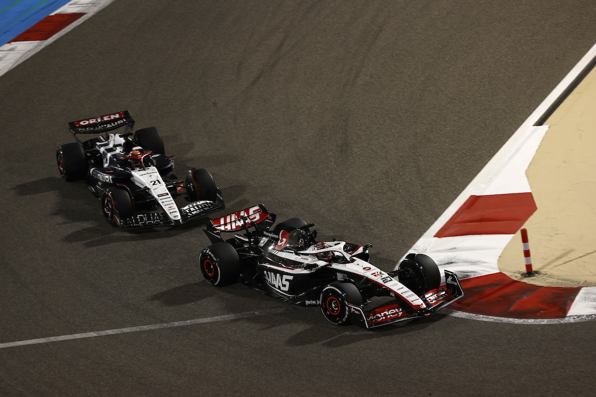 マグヌッセン、ハースF1の「レースペースに驚かされた」17番グリッドからポジションアップ