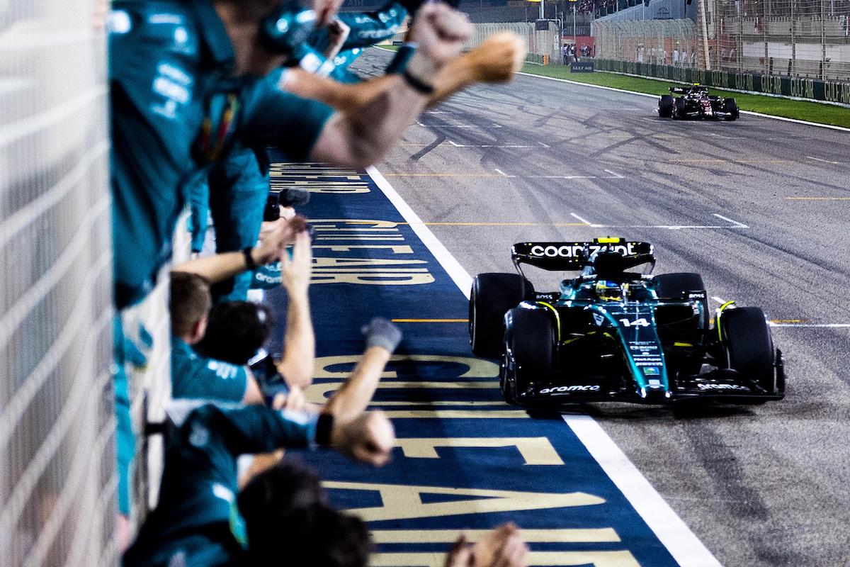 アストンマーティン“F1で2秒、株価は15%”急上昇！メルセデスF1トト・ヴォルフ代表は敗戦も株主としては笑顔「こんな成功はF1で見たことがない」