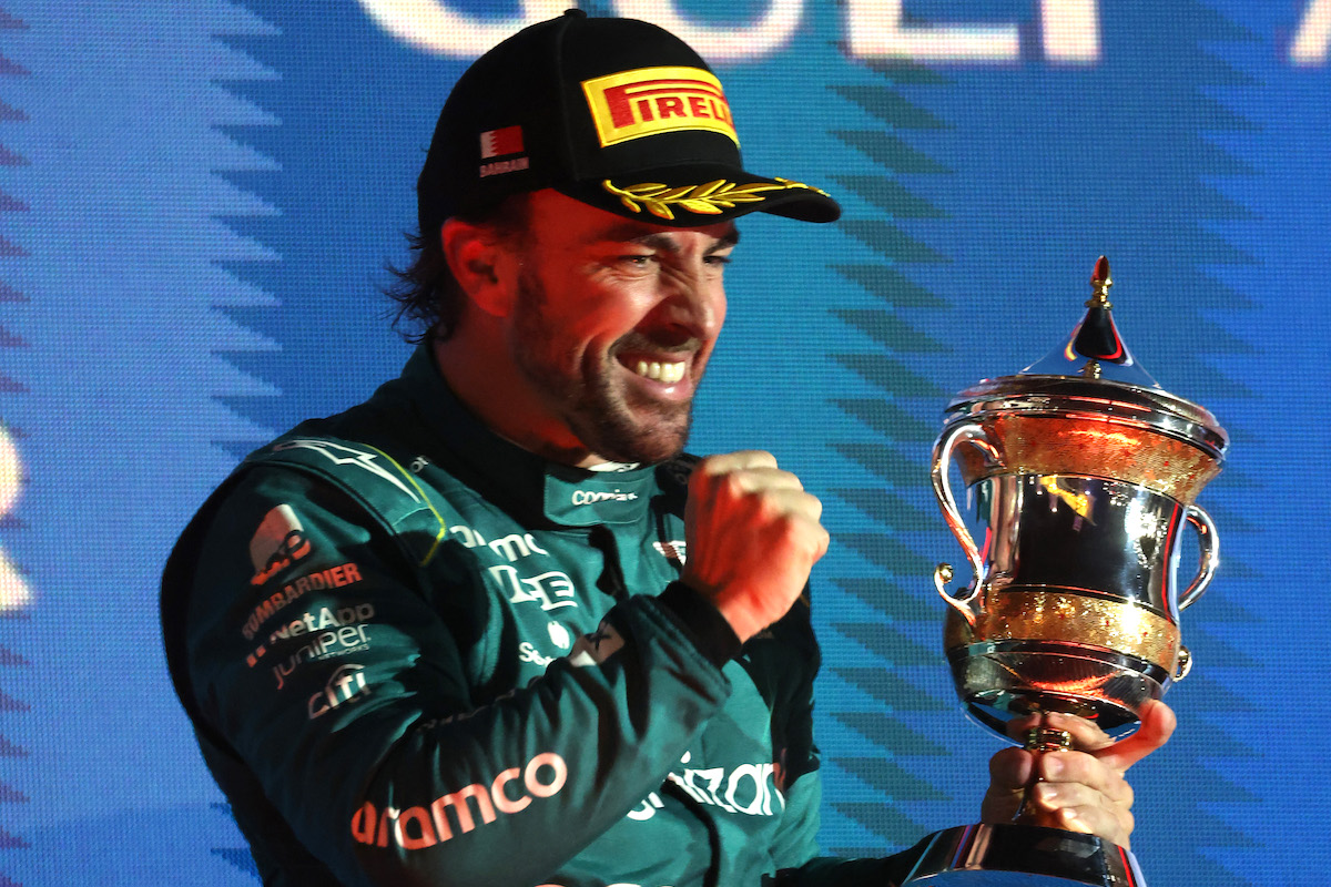 アロンソ「夢のようだ」メルセデスとフェラーリを抜いて表彰台！ハミルトンとの戦いを楽しむ「本当に楽しくてもう1時間くらい走れたんじゃないかな」