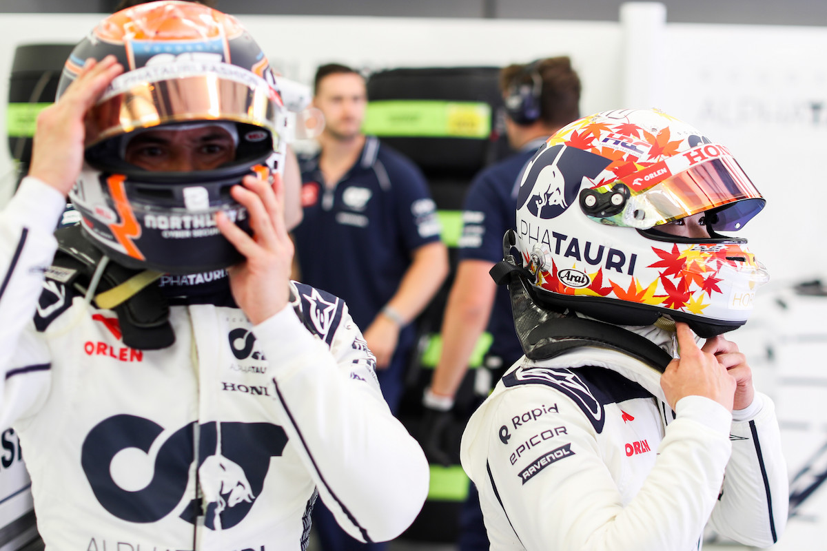 アルファタウリ、角田裕毅は「クルマからほとんどすべての力を引き出した」と高評価！経験豊富な新人デ・フリースは開発に必要な「フィードバック」能力を賞賛