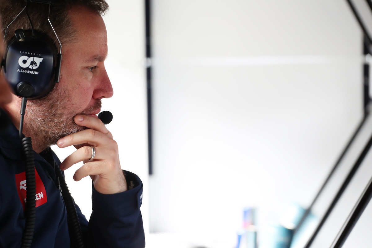 アルファタウリF1“順調にはいかなかった”「角田裕毅は予期せぬスナップでアウト側の縁石にヒットしてフロアにダメージを与えてしまった」