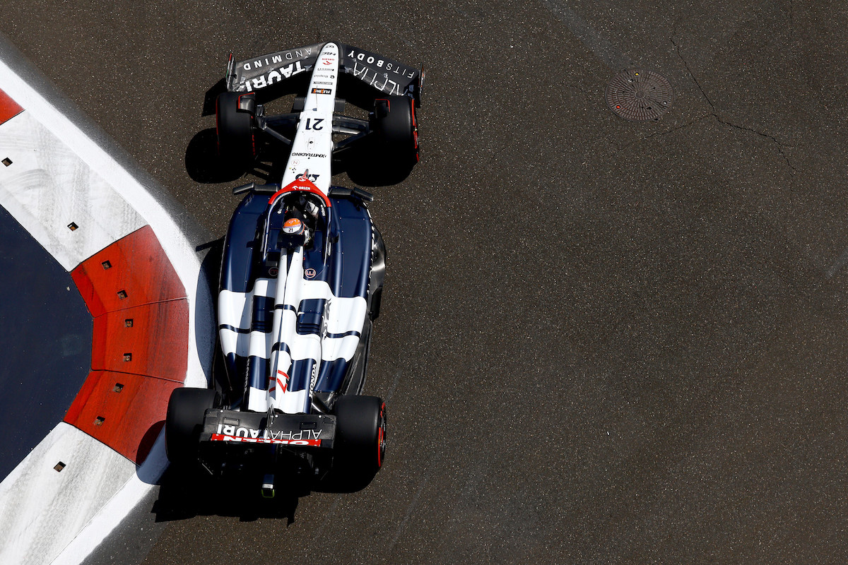 【予選Q1】角田裕毅の同僚ニック・デ・フリースがクラッシュで赤旗！FP1で6番手だったが･･･／F1アゼルバイジャンGP
