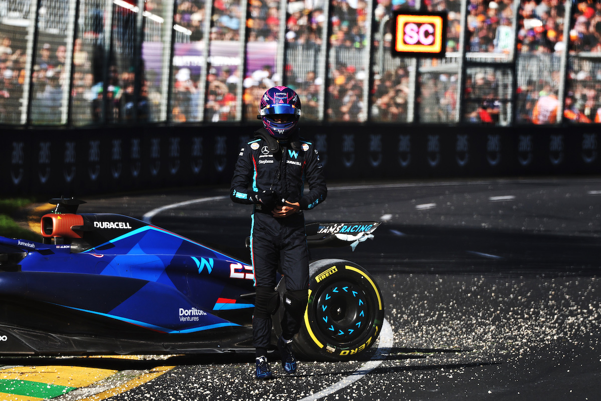 アルボン、単独クラッシュの原因は？「前のラップよりも遅い速度で通過していたんだけど･･･」