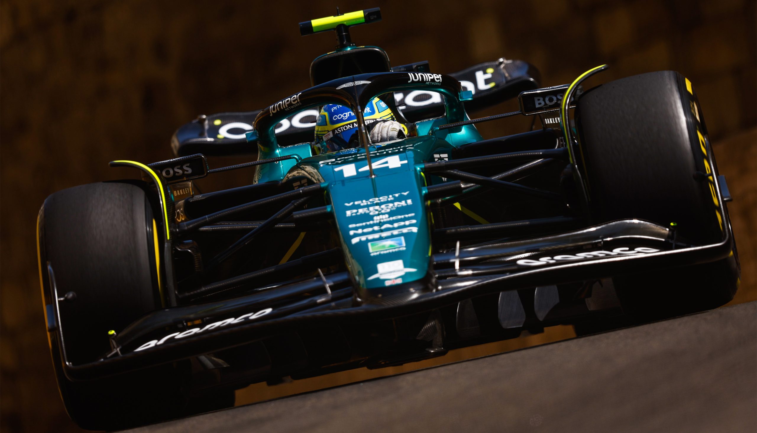 アロンソ、アストンマーティンF1マシンにDRS問題発生も“満足”「明日も予選に臨むことができるのはとてもエキサイティングだ」