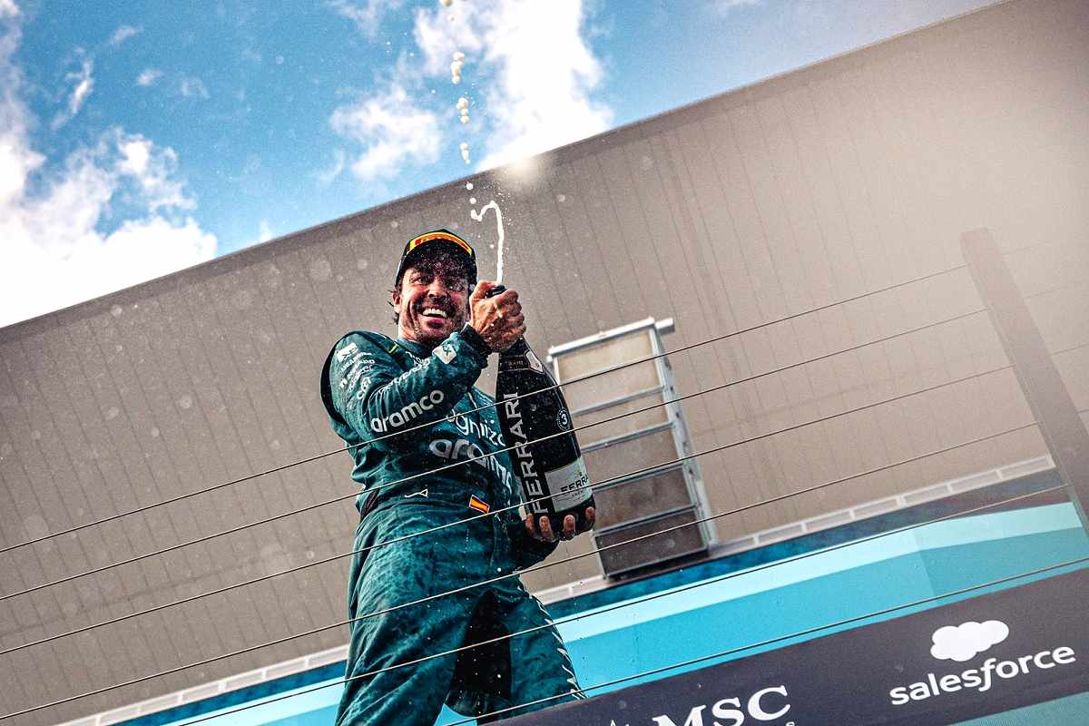 アロンソ「アストンマーティンでF1を続けたいという誘惑に駆られることになるかもしれない」 2026年にはホンダと再タッグの可能性も？