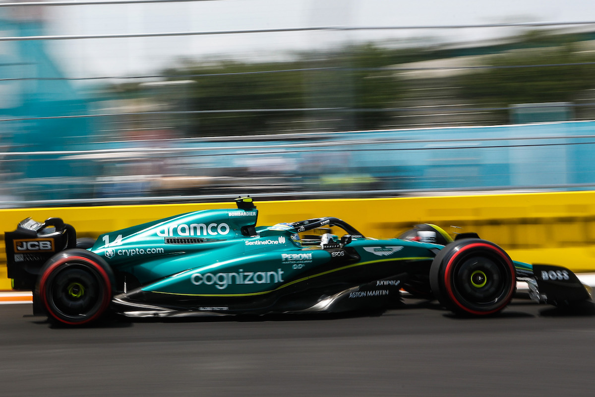 アロンソ「レーシングラインを掃除しただけだった」F1マイアミGPは滑りやすく「オーバーテイクが難しいかも」