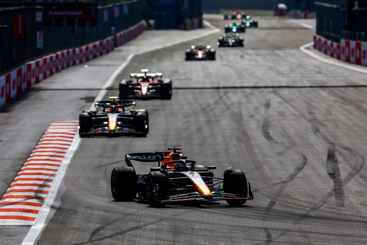 F1のスリルを取り戻せ！新世代マシンの改良を止めろ！？フェルスタッペン、ペレスもF1新世代マシンの問題を指摘