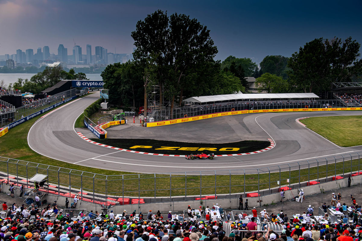 レッドブルF1、初日首位のメルセデスよりフェラーリを警戒「我々より速いかもしれない」サインツは優勝争いに自信なし？