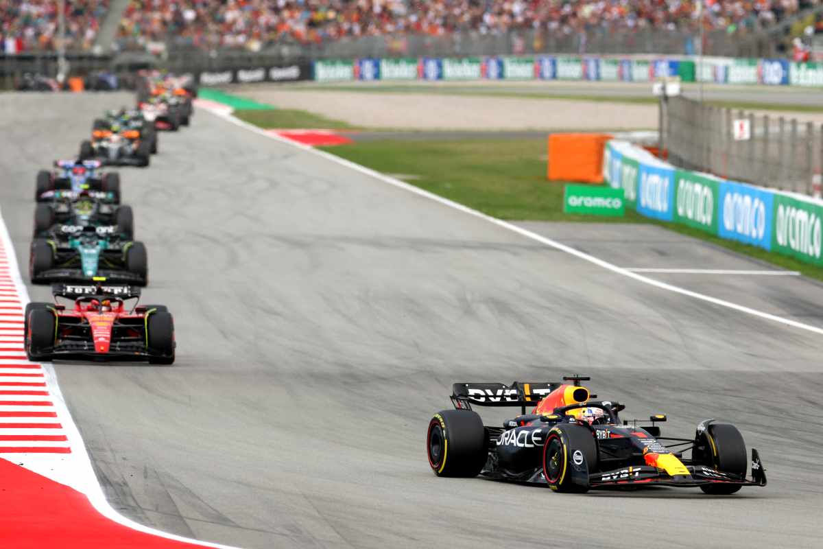 “レッドブルを除けば”接戦、F1人気でチケットはどこでも完売！追うメルセデス「F1は物理学で神秘主義ではない」