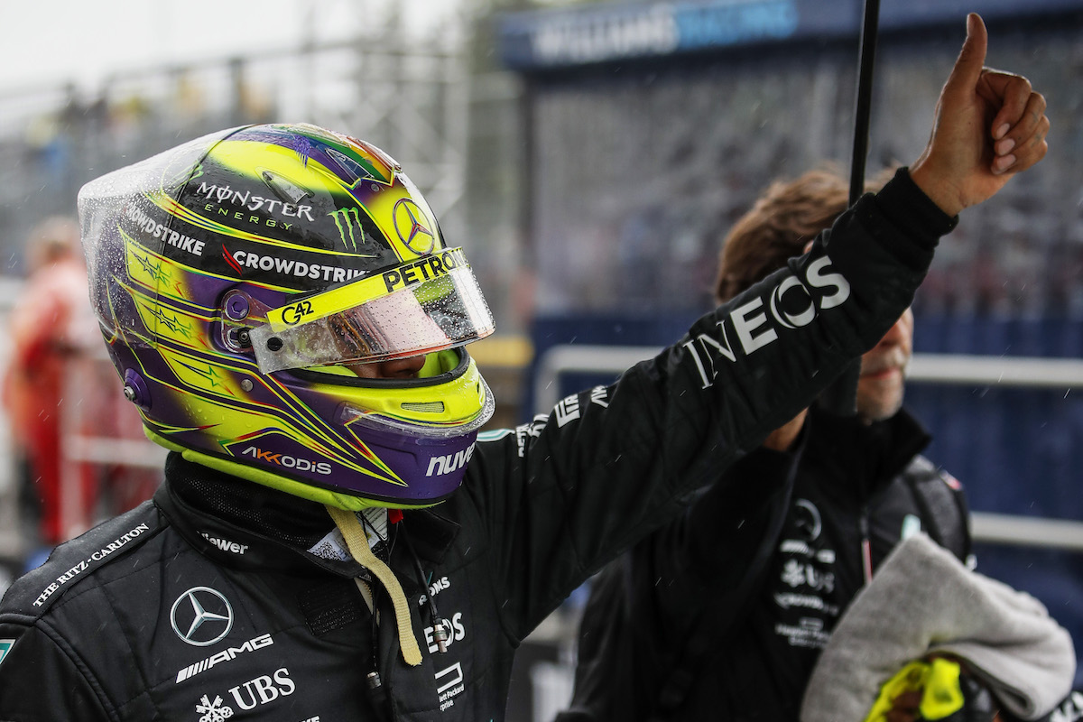 ハミルトン「単純なドライバー契約ではないから通常より複雑なんだ」契約交渉が長引いている理由は“メルセデス本社”との長期契約？