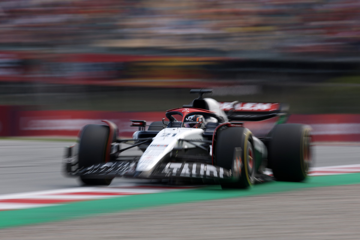 いよいよ覚醒！？デ・フリース、FP1でいきなり4番手「素晴らしい1日だった」新しいレイアウトがレースに影響？「ついていくのが難しい」