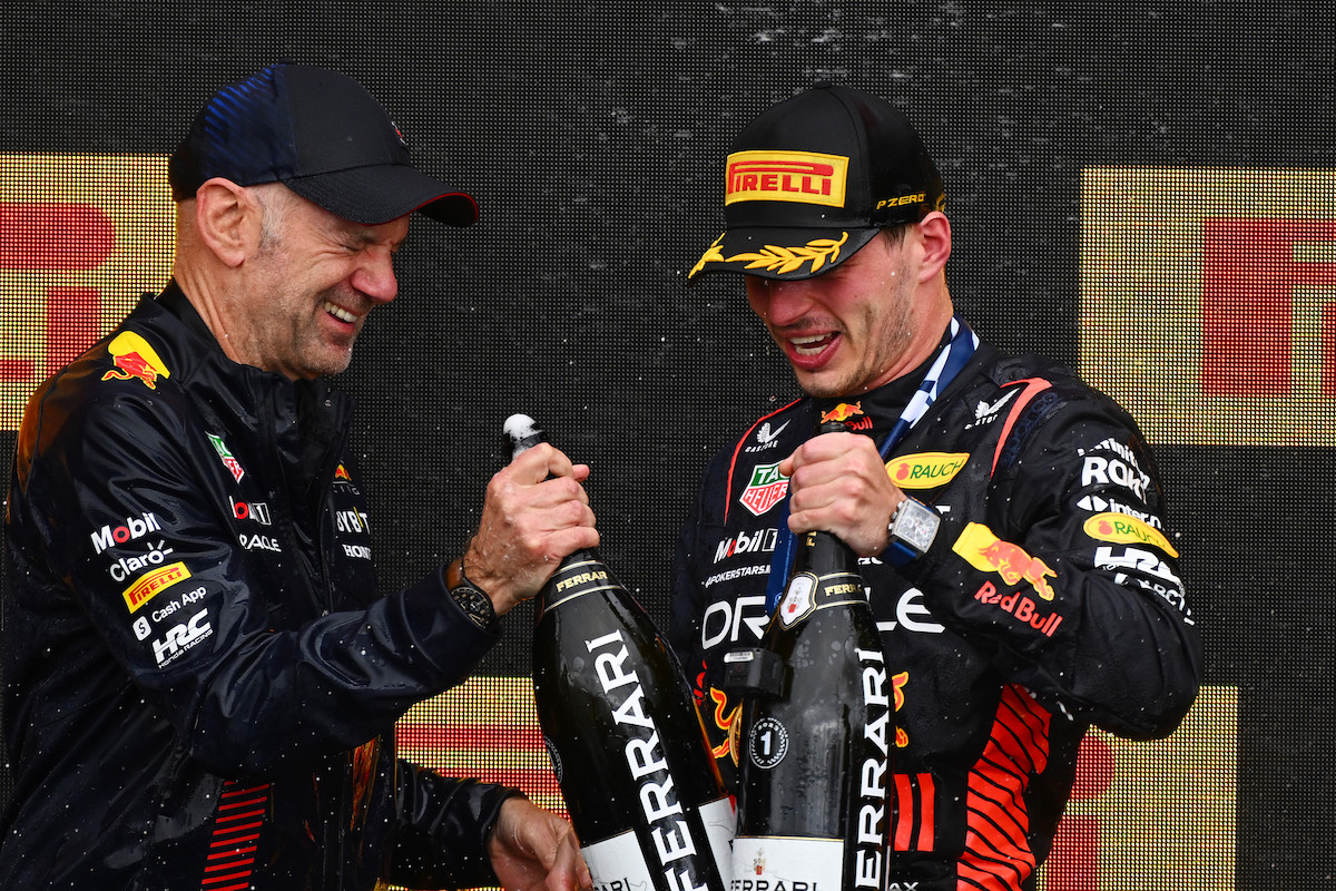 フェルスタッペン「F1でセナと並ぶなんて信じられないし本当に誇りに思う」レッドブル100勝目を達成し「新しい目標は200勝だ！」