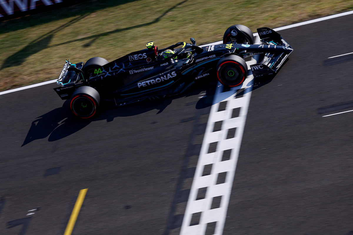 メルセデスF1代表「ハミルトンに競争力のあるマシンを与えればポールポジションを獲得できる」ラッセルには「謝罪した」