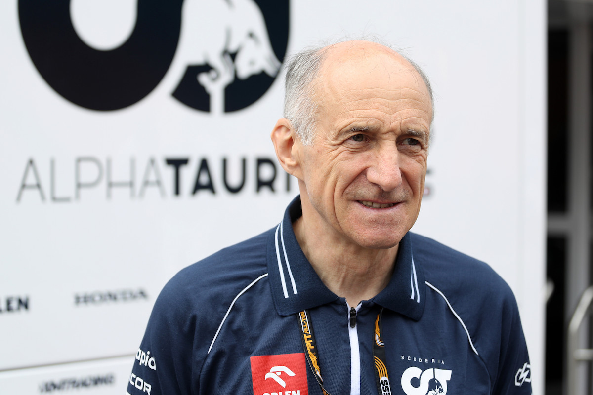 アルファタウリF1のトスト代表が明かす「イギリスで大きな施設を建設中だ」イタリアはどうする？