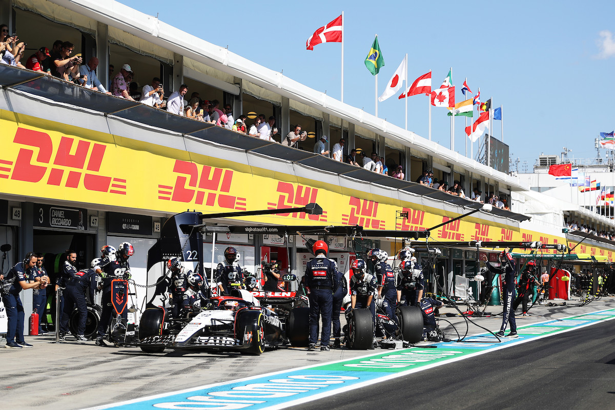 アルファタウリF1「角田は順位を上げたがピットで順位を落としてしまった」一方のリカルドは戦略がハマり「安定した速さを見せた」