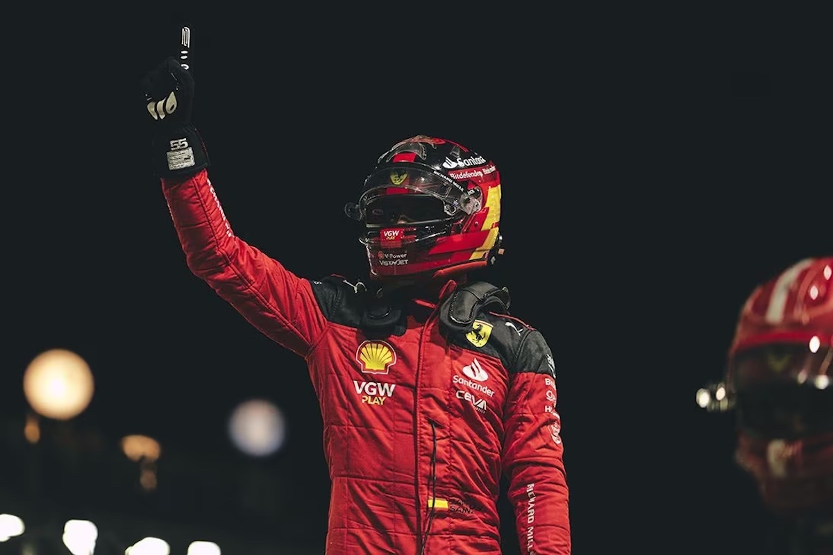 サインツ、2戦連続ポール獲得！「最高の気分だ！Q3はタイトだったけどクリーンなラップでP1を獲得できたよ！」