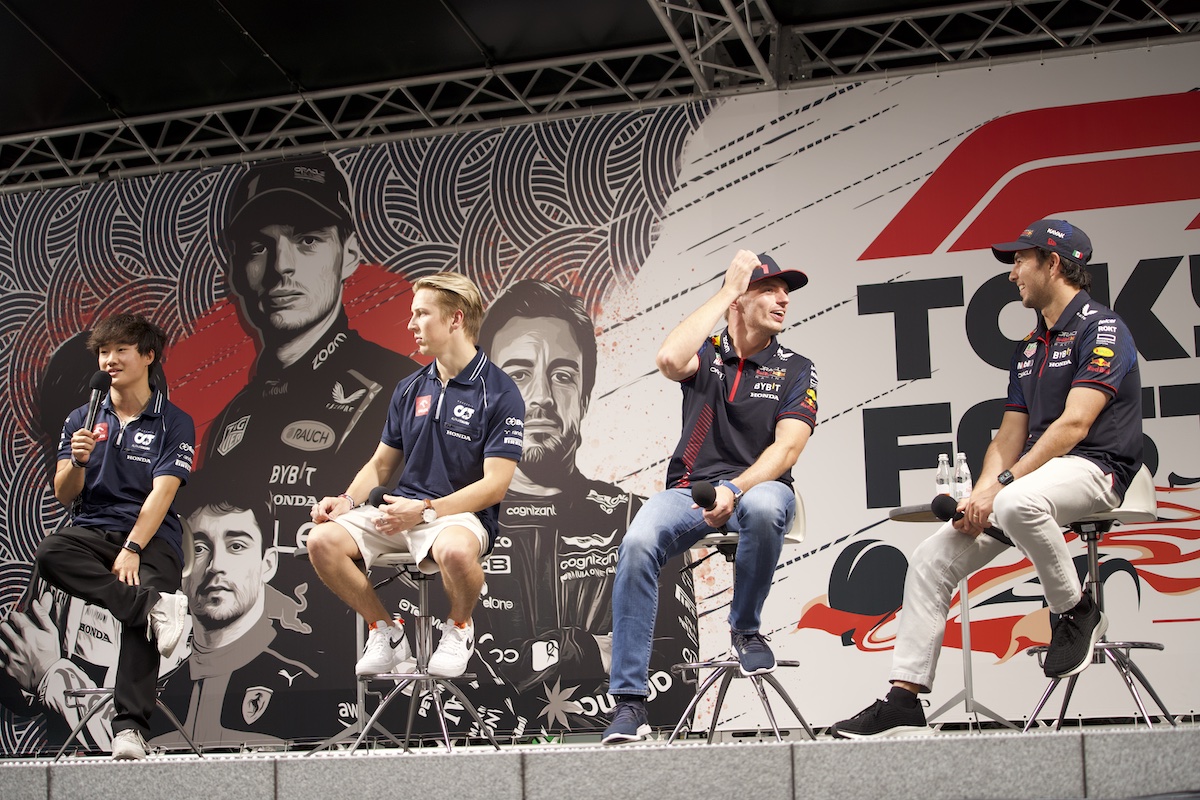 【F1 Tokyo Festival】新宿・歌舞伎町の真ん中でF1公式イベント開催！嬉し泣きするファンも