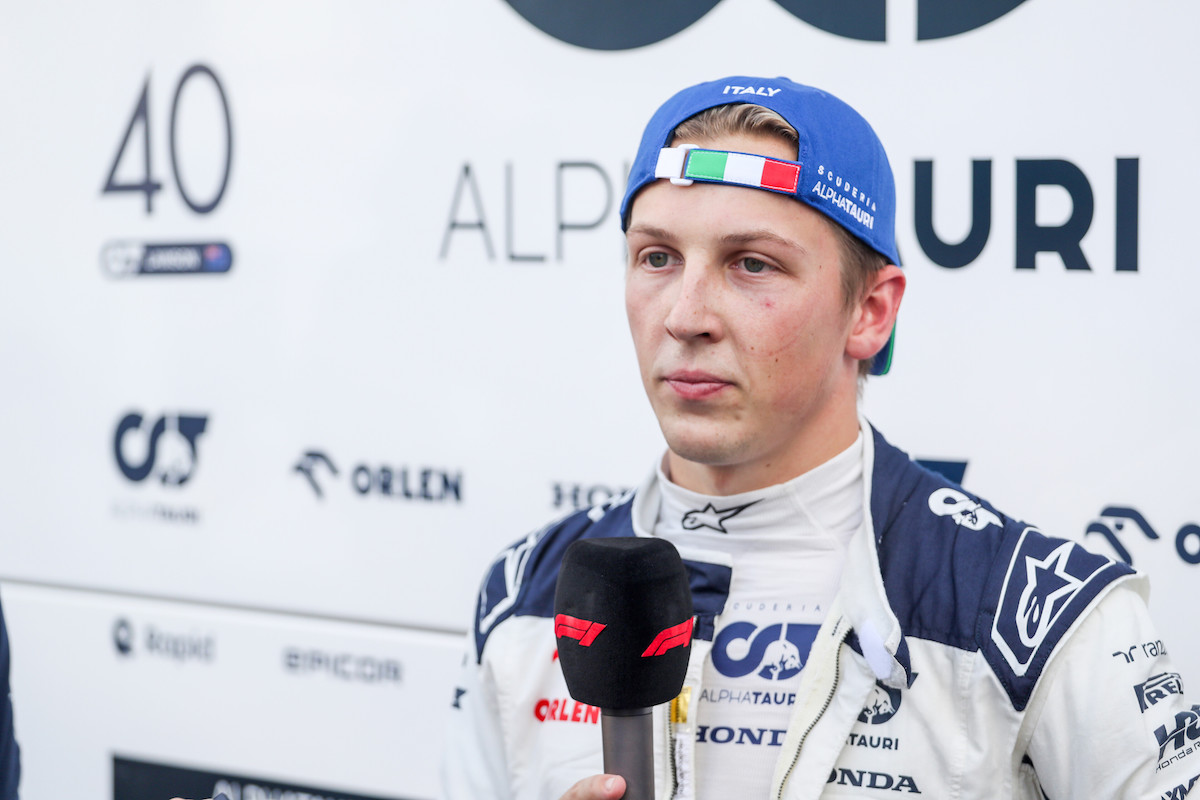 アルファタウリF1で2戦目のリアム・ローソン「角田裕毅もリカルドも協力的。予選Q1のハードタイヤから最大限の力を引き出したい」